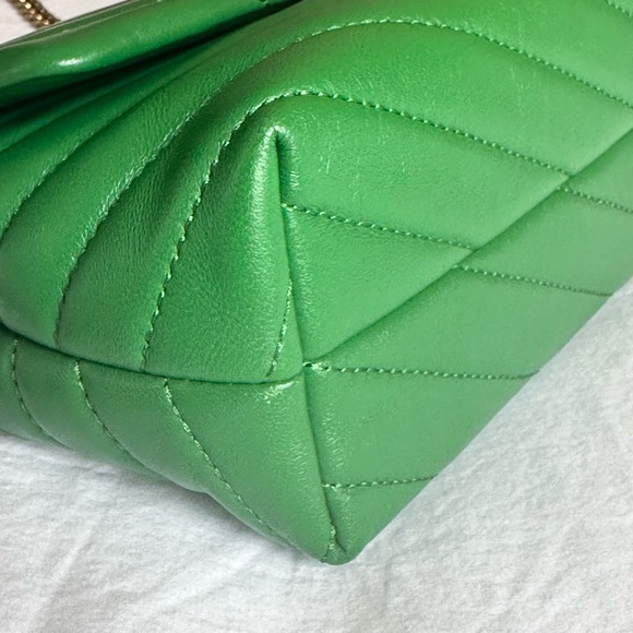 ‼️SOLD‼️NWOT Tory Burch Kira small chevron crossbody - Picture 4 of 6